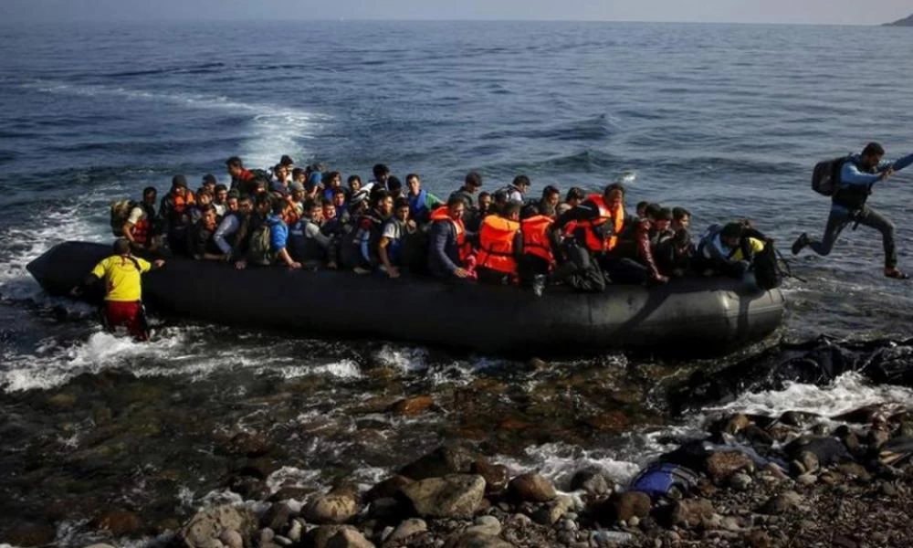 Συνεχίζεται η αποχώρηση προσφύγων από τη Μυτιλήνη